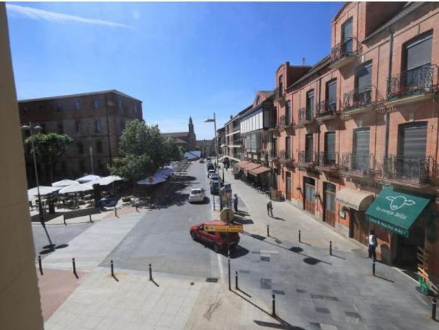 ¡Gran Oportunidad en el Centro de Astorga! Piso Impecable, Amplio y Muy Luminoso