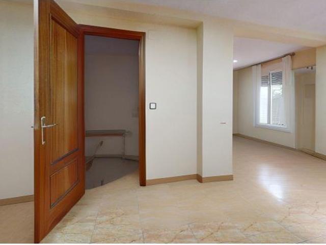 ¡Gran oportunidad en Parque Figueroa! Local con posibilidad de cambio de uso a vivienda