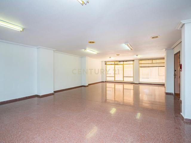 ¡Gran oportunidad en Torrellano, Elche! Espacioso Local Comercial en una ubicación privilegiada!