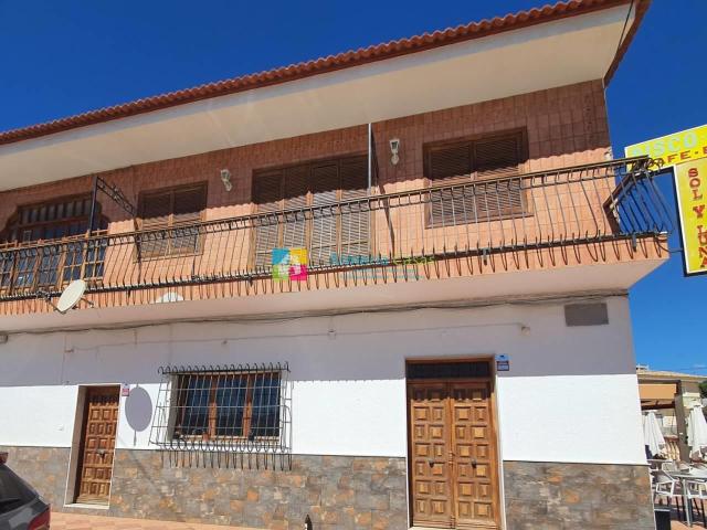 Gran oportunidad, local comercial y amplio piso en venta en. 348m² Almanzora