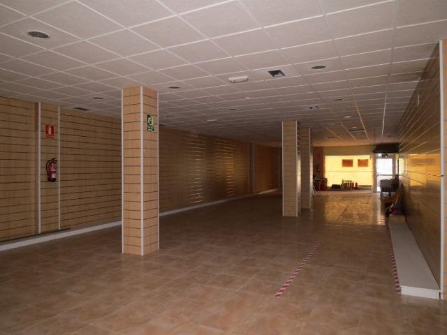 ¡Gran Oportunidad para tu Negocio! LOCAL COMERCIAL DE 300 m2 CON POSIBILIDAD DE DIVISION