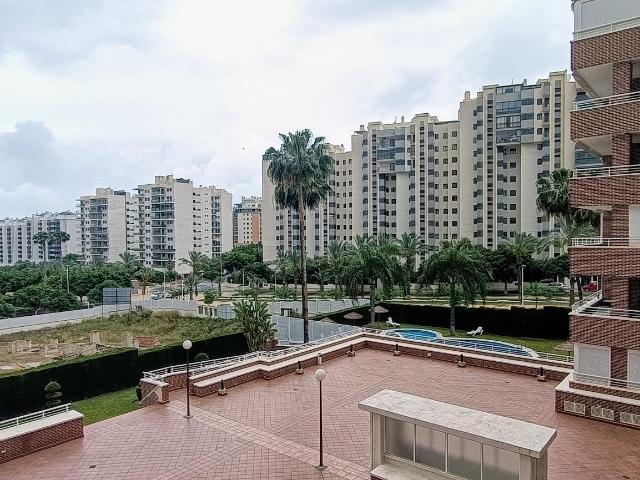 GRAN OPORTUNIDAD! PISO AMUEBLADO CON PARKING PROPIO Y PISCINA COMUNITARIA CERCA DEL MAR