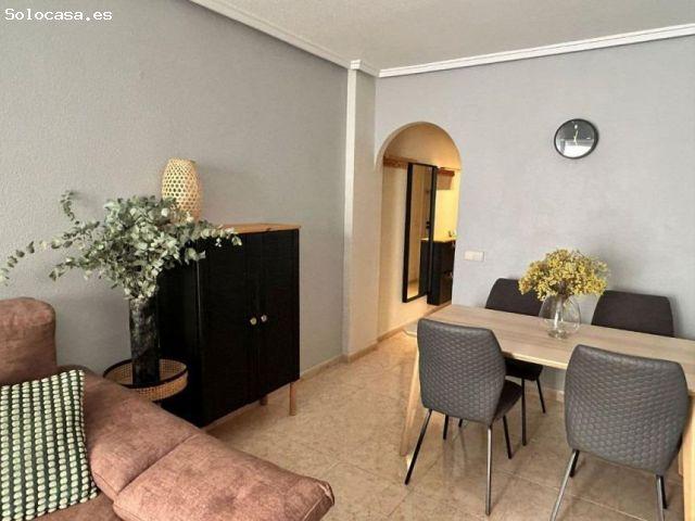 GRAN ÁTICO EN TORREVIEJA: 2 HAB, 1 BAÑO