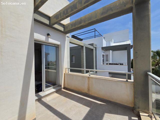 GRAN ADOSADO EN TORREVIEJA: 3 HAB, 2 BAÑOS 1 ASEO