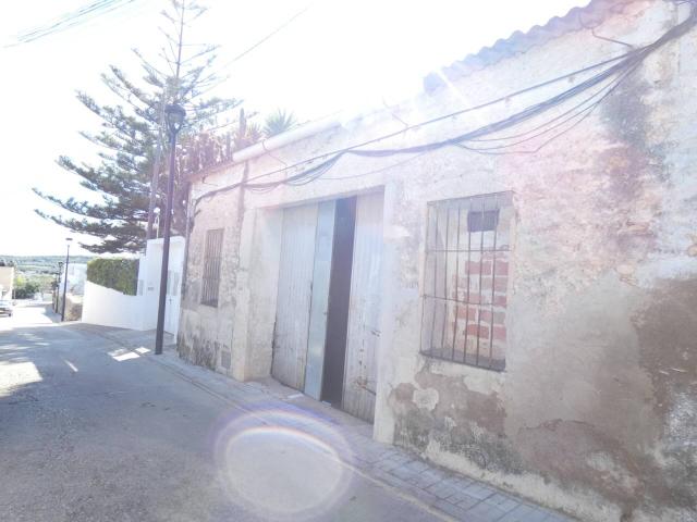 GRAN ALMACEN DE 100 M2 Y CASA PARA REFORMAR