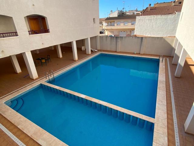GRAN APARTAMENTO DE 3 DORMITORIOS, TERRAZA Y PISCINA COMUNITARIA