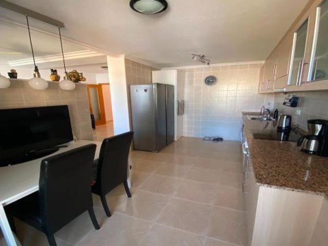 GRAN APARTAMENTO DE 3 DORMITORIOS, TERRAZA Y PISCINA COMUNITARIA