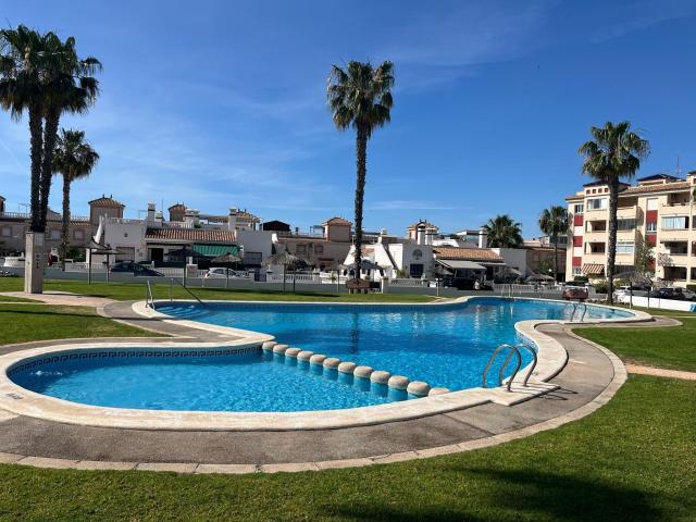 GRAN APARTAMENTO EN PLAYA FLAMENCA ORIHUELA: 2 HAB, 2 BAÑOS