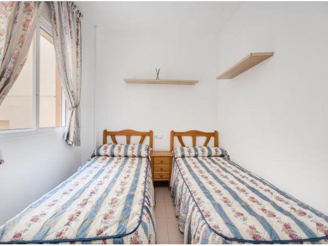 GRAN BUNGALOW EN TORREVIEJA: 2 HAB, 1 BAÑO