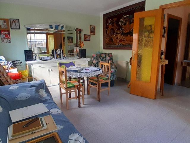 GRAN CASA 4 HABITACIONES CON GARAJE Y SOTANO EN YECLA