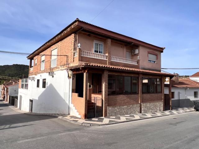 Gran Casa con Negocio de Restauración