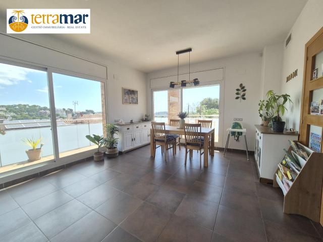 GRAN CASA CON TERRAZA, 4 HABITACIONES Y 3 BAÑOS