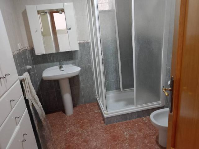 Gran casa con un patio de 90m, dos plantas, garaje e infinitas posibilidades