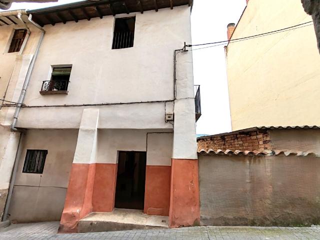 Gran casa con 3 pisos en Nalda