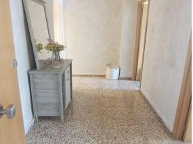 Gran casa cerca del centro, bajo diafano 158 m2, 1º piso 147 m2 semireformado, comed cocina, 3 dor