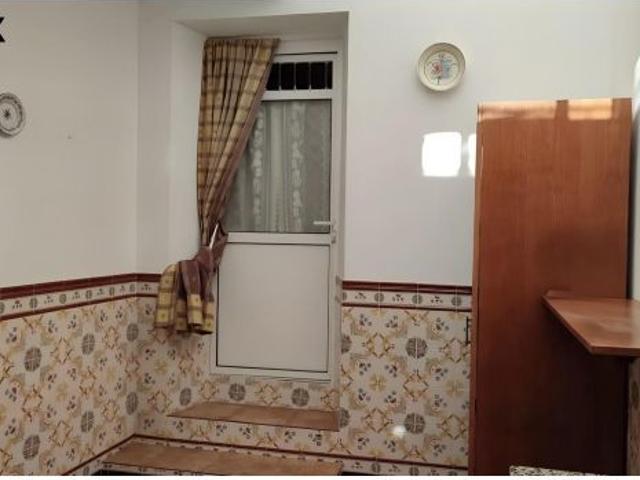 Gran Casa Adosada con Vistas a la Campiña y Potencial para 2 Apartamentos – Feria Badajoz