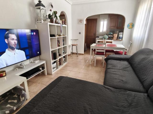 Bungalow bajo en Guardamar: 2 hab, 1 baño, piscina