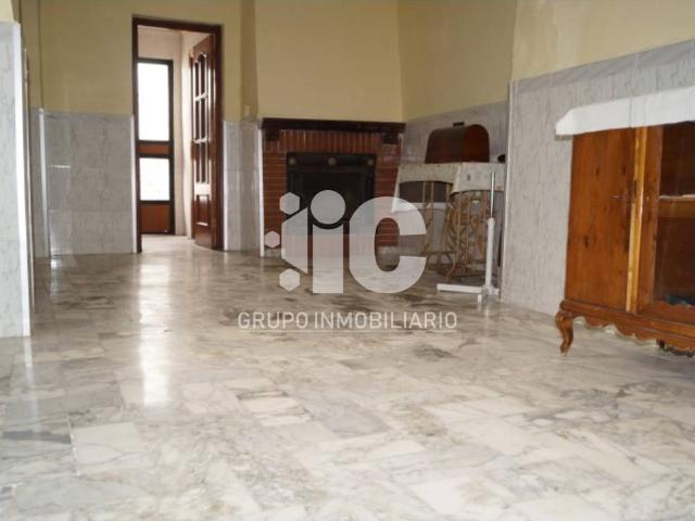 GRAN CASA DE 174M2 EN EL CENTRO DE BAENA