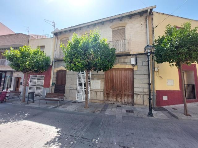 Gran casa de 320m en el centro de Vera