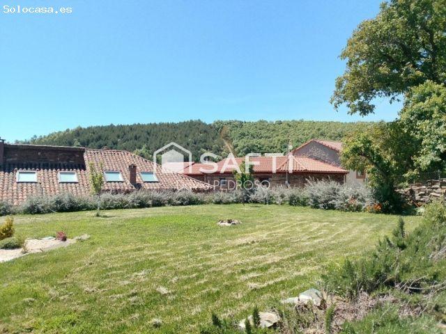 Gran casa de piedra