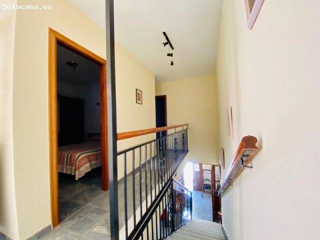 GRAN CASA EN CTRA. DE LOJA