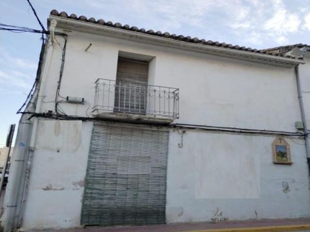Gran casa en esquina con múltiples accesos en LAlqueria de la Comtessa