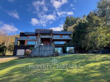 Gran casa en exclusivo condominio con vista al volcán