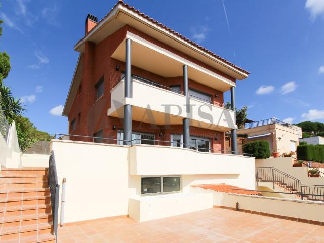 Gran casa en la Llobatera a Cabrils de 470m2