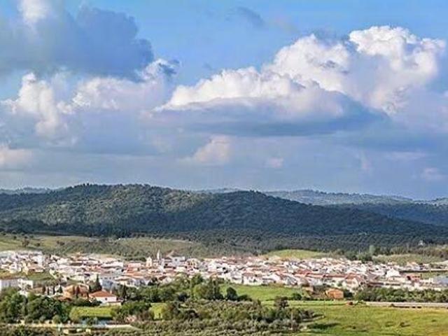 Gran casa en Las Navas de La Concepción!