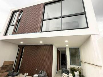 GRAN CASA EN VENTA DE 5 HABITACIONES CON ROOF GARDEN SÓTANO Y VISTA PANORÁMICA