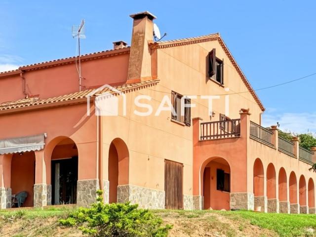 GRAN CASA ESTILO MASÍA VILLA CATALANA CON DOS VIVIENDAS INDEPENDIENTES EN LLIÇÁ D'AVALL