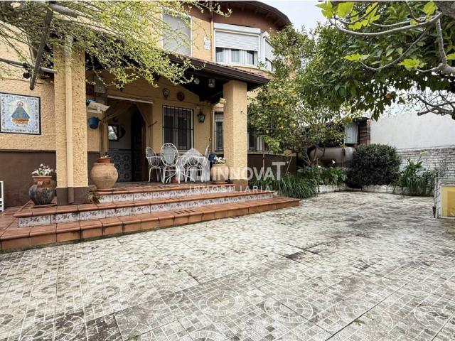 Gran casa independiente con patio de 313 m² en venta en Navalcán Toledo