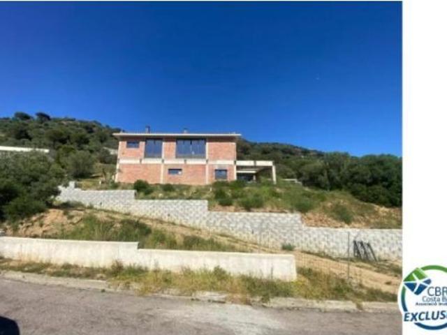 Gran casa moderna en construcción en Els Olivars. Una oportunidad única para