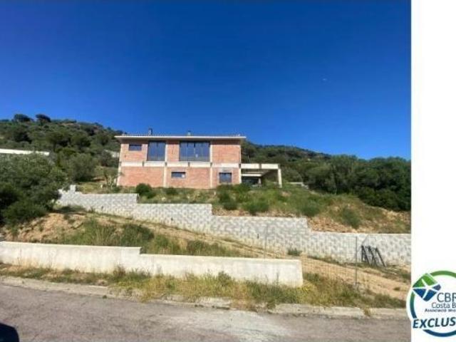 Gran casa moderna en construcción en Els Olivars. Una oportunidad única para personalizar su viviend