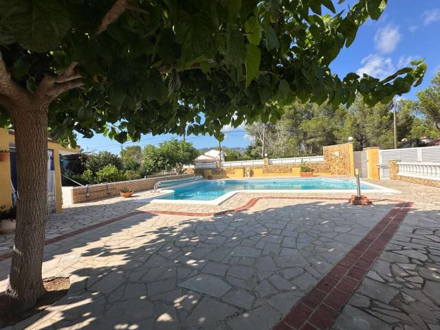 Gran casa unifamiliar con piscina privada