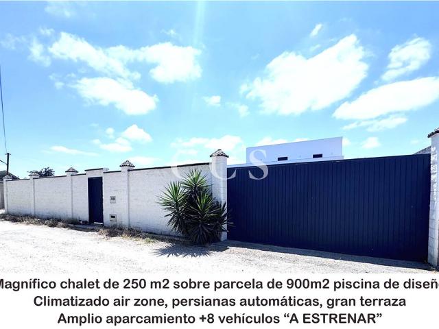 Gran chalet 250 m2 parcela 900 m2 piscina diseño, a estrenar en Dos Hermanas