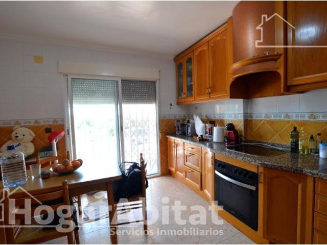 GRAN CHALET URBANO CON BARBACOA, PISCINA Y GARAJE