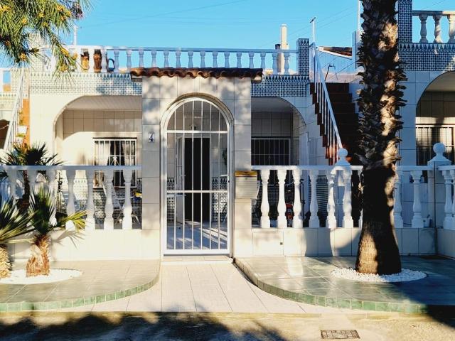 AMPLIO BUNGALOW EN PARQUE DE LAS NACIONES: 2 HAB, 1 BAÑO, SOLÁRIUM, SOLEADO, GARAJE