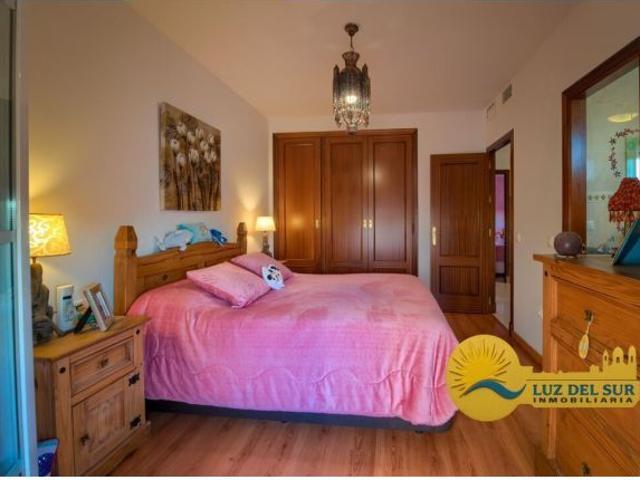 GRAN CHALET ADOSADO EN ZONA INMEJORABLE
