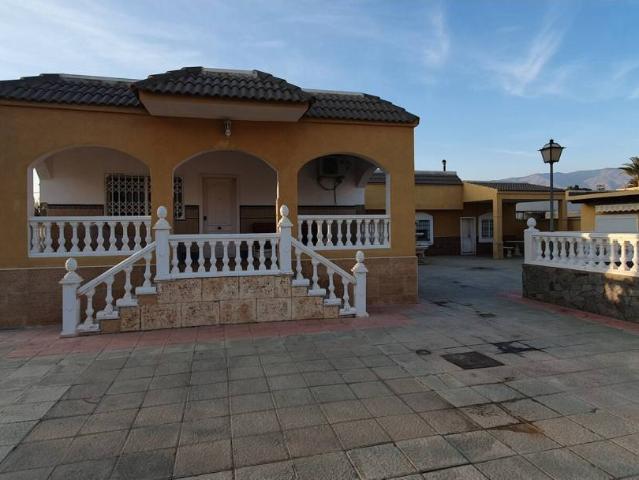 GRAN CHALET CON PARCELA