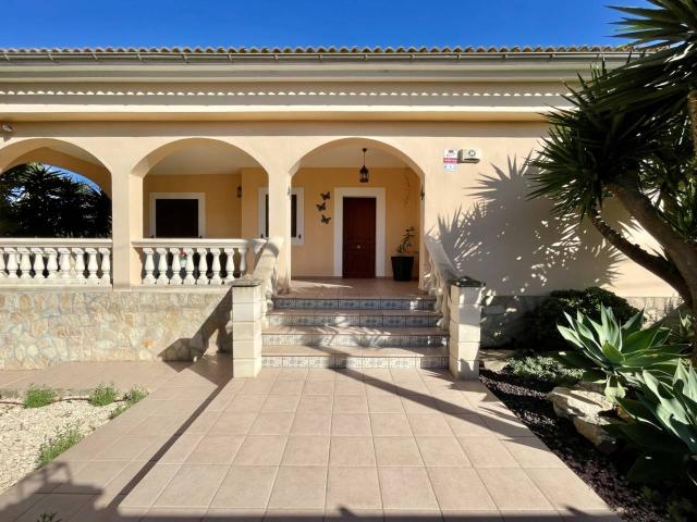 Gran Chalet con piscina y vistas a la montaña en Portol en venta