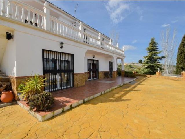 GRAN CHALET EN MORALEDA DE ZAFAYONA, GRANADA