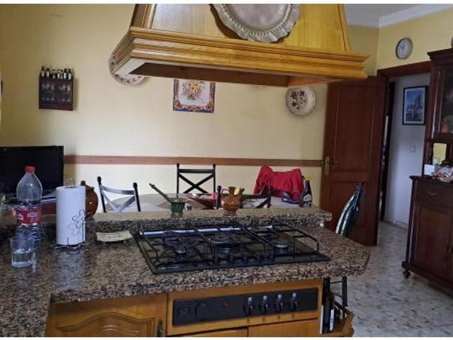 GRAN CHALET HIPOTECALBE ZONA ALMENDRAL 6 HAB 2 BAÑO PISCINA Y GARAJE DE 50 M2 CERRADO