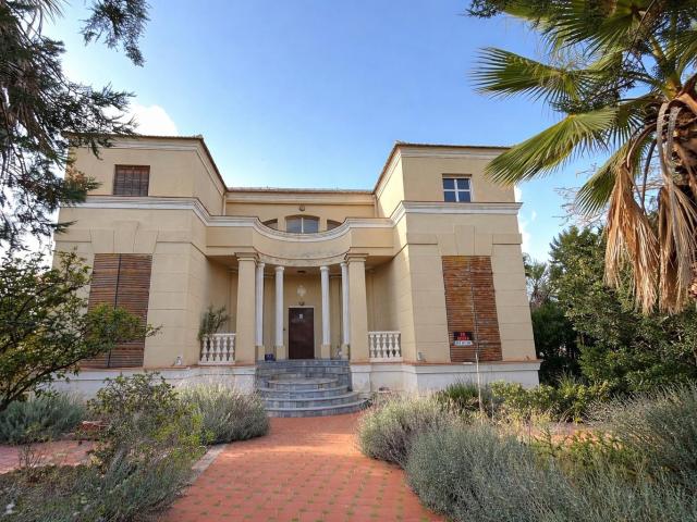 “Gran chalet independiente con parcela de 1.200 m2 y piscina en Torre Guil – para crear la casa que imaginas”