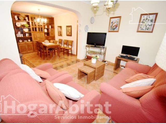 ¡GRAN CHALET! LUMINOSO CON PISCINA PRIVADA, GARAJE Y PARCELA