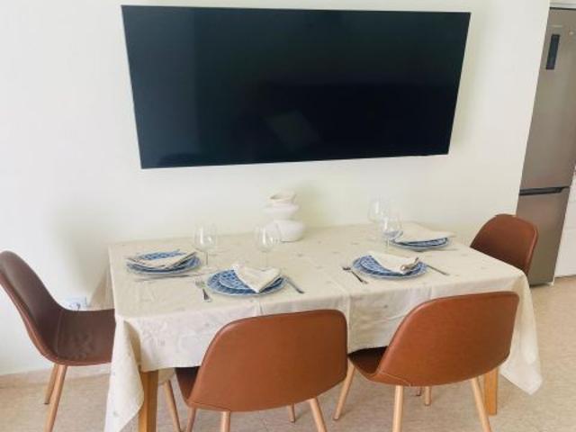 GRAN CHALET PAREADO EN VILLAMARTIN, LAS FILIPINAS, ORIHUELA COSTA: 2 HAB, 1 BAÑO