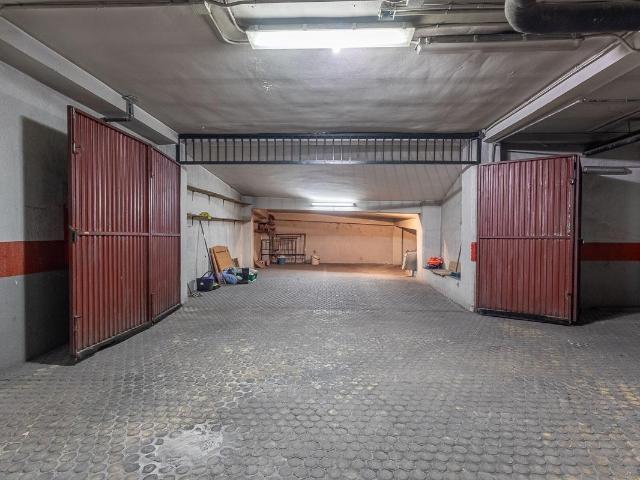 Gran Cochera Cerrada en el Centro de Granada