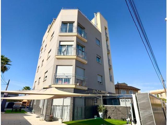 GRAN EDIFICIO DE 335 m2 DE PARCELA EN TORREVIEJA