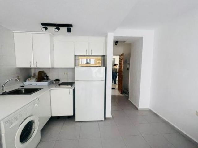 GRAN ESTUDIO EN TORREVIEJA: 1 BAÑO