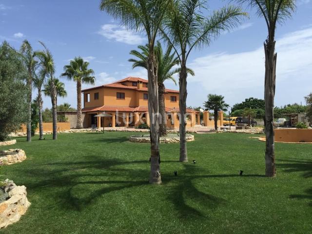 Gran finca en venta en Denia en una parcela de 10000m2 317m² Dénia